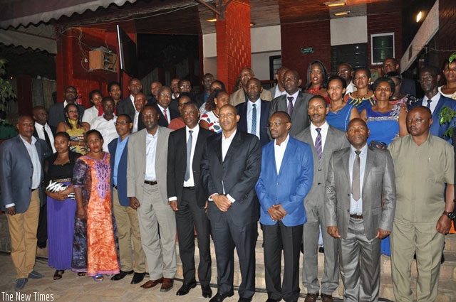 Top RDF leadership pose with retired officers and their spouses. (Courtesy)