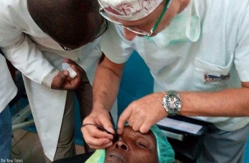 Dr Barraquer performs a cataract operation on a patient last week. (Jean F. Ndungutse)