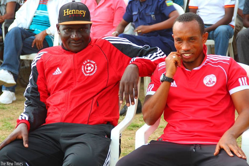 Etincelles coach Kizito (L) with his assistant Jabir Mutarambirwa during a league game against APR on the opening day of the season. (Net photo)