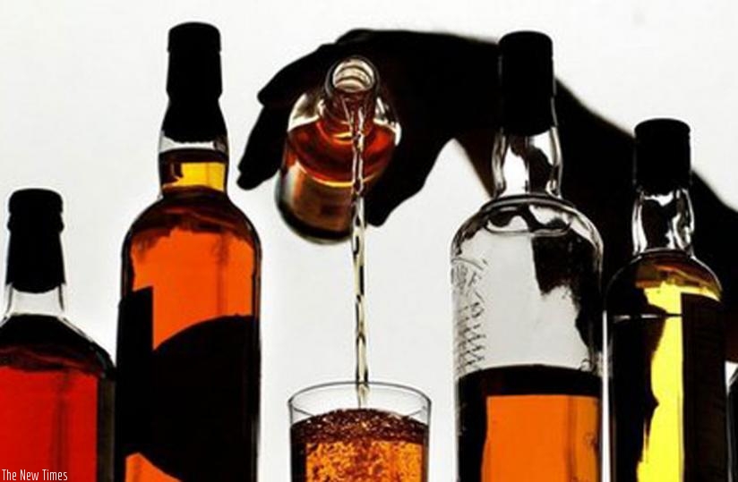 Too much consumption of alcohol increases the risk of liver canceer.  (Net photo)