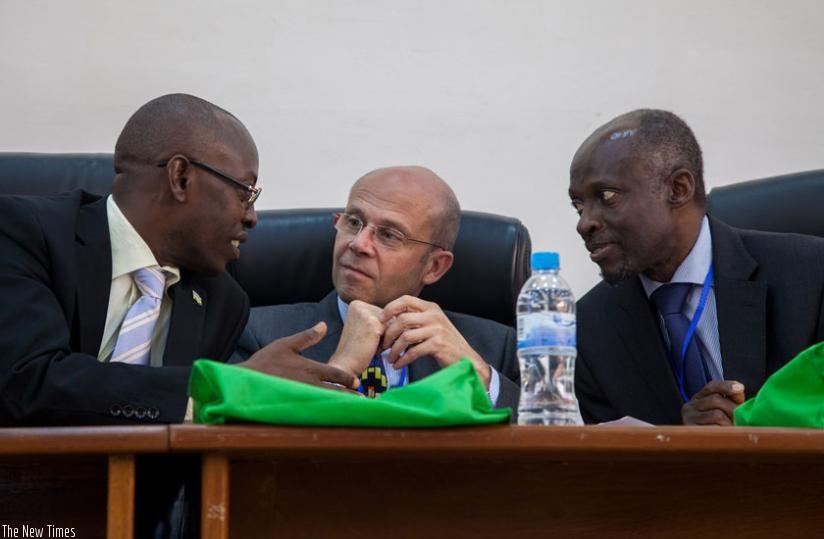 Dr Ntivuguruzwa (L) chats with Prof. Cotton (C) and UR's Deputy Vice-Chancellor for Academic Affairs and Research Prof. Nelson Ijumba during the opening of the conference in Kigali yesterday. (Faustin Niyigena)