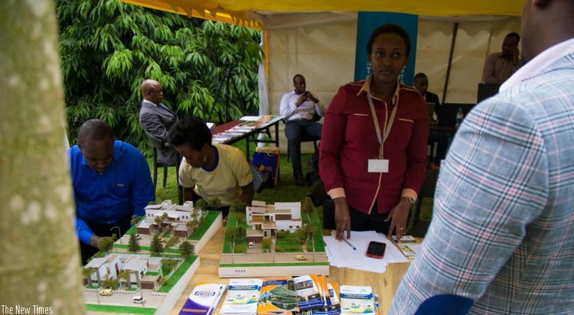 A staff from RSSB explains an architectual map of the new houses under-construction in Gacuriro. (Timothy Kisambira)