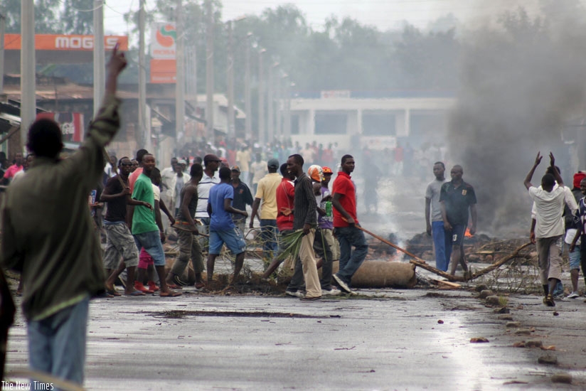 Burundian protesters on the street in Bujumbura last year. (Net)