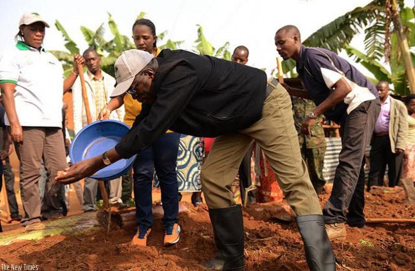 Premier Murekezi prepares a kitchen garden at Mandela Genocide Survivors Village in Bugesera on Saturday. (Michel Nkurunziza)