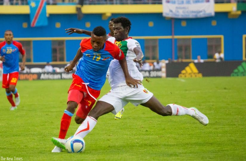 DRC's Ricky Tulenge (L) fights for the ball with Ibrahim Sory Soumah of  Guinea during CHAN 2016 semi-final on Wednesday at Amahoro national stadium. (T. Kisambira)