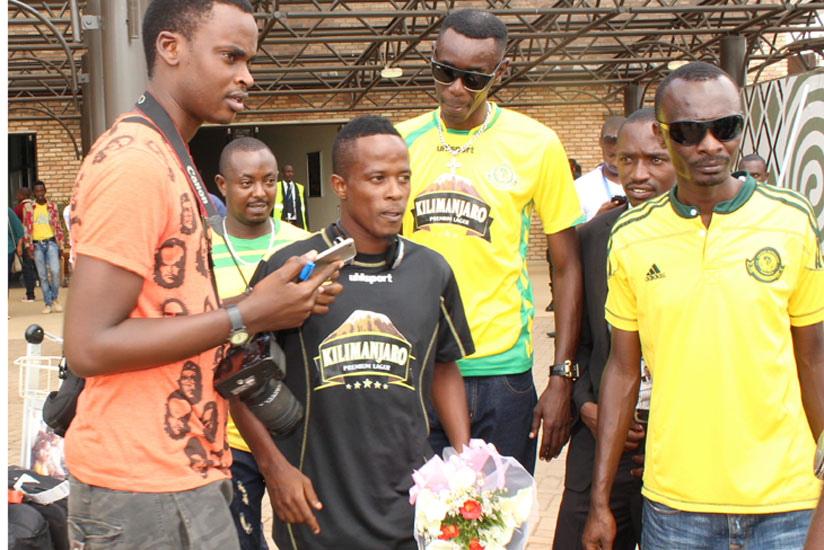 Niyonzima, who plays for the Tanzanian giants was received by a number of fans at the airport.