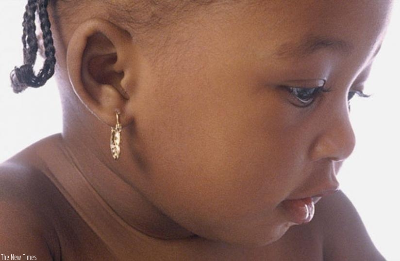 A baby girl with pierced ears. (Net photo)