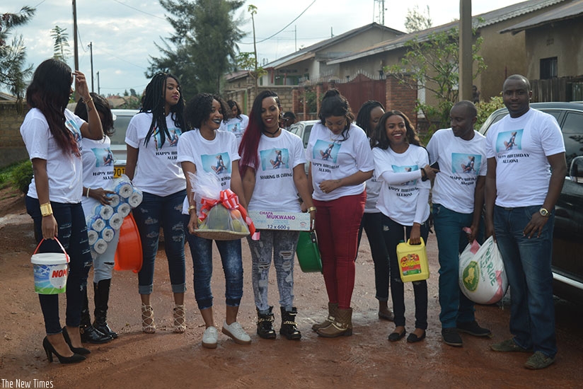 Allioni, who was accompanied by a few friends, gave donations to three families in Imena village, Kimironko sector in Gasabo District. (All photos by J. Bizimungu.)