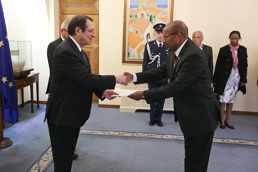 Amb. Rutabana hands over his letters of credence to President Anastasiades. / Courtesy