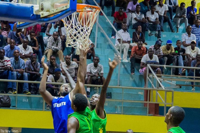 Patriots (in blue) beat IPRC-Kigali in their semi-final playoff series  last season. Both teams faceoff in the  regular season league on Friday evening at Amahoro Indoor Stadium. File