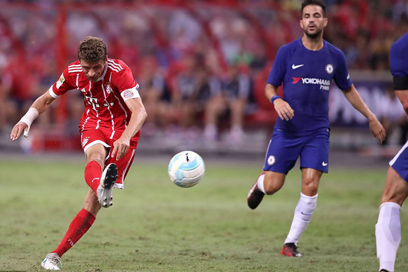 Bayern Munich captain Thomas Muller fires home a stunning long-range shot to give his side a 3-0 lead over Chelsea. / Internet photo