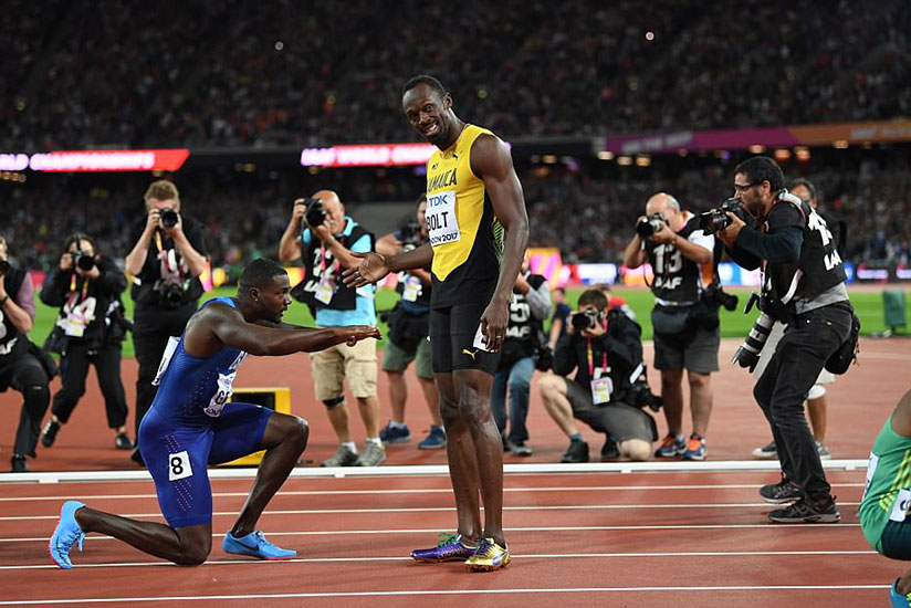 Bolt was denied gold in the men's 100m World Championship final in his last race but Gatlin bowed down to him at the end. / Internet photo