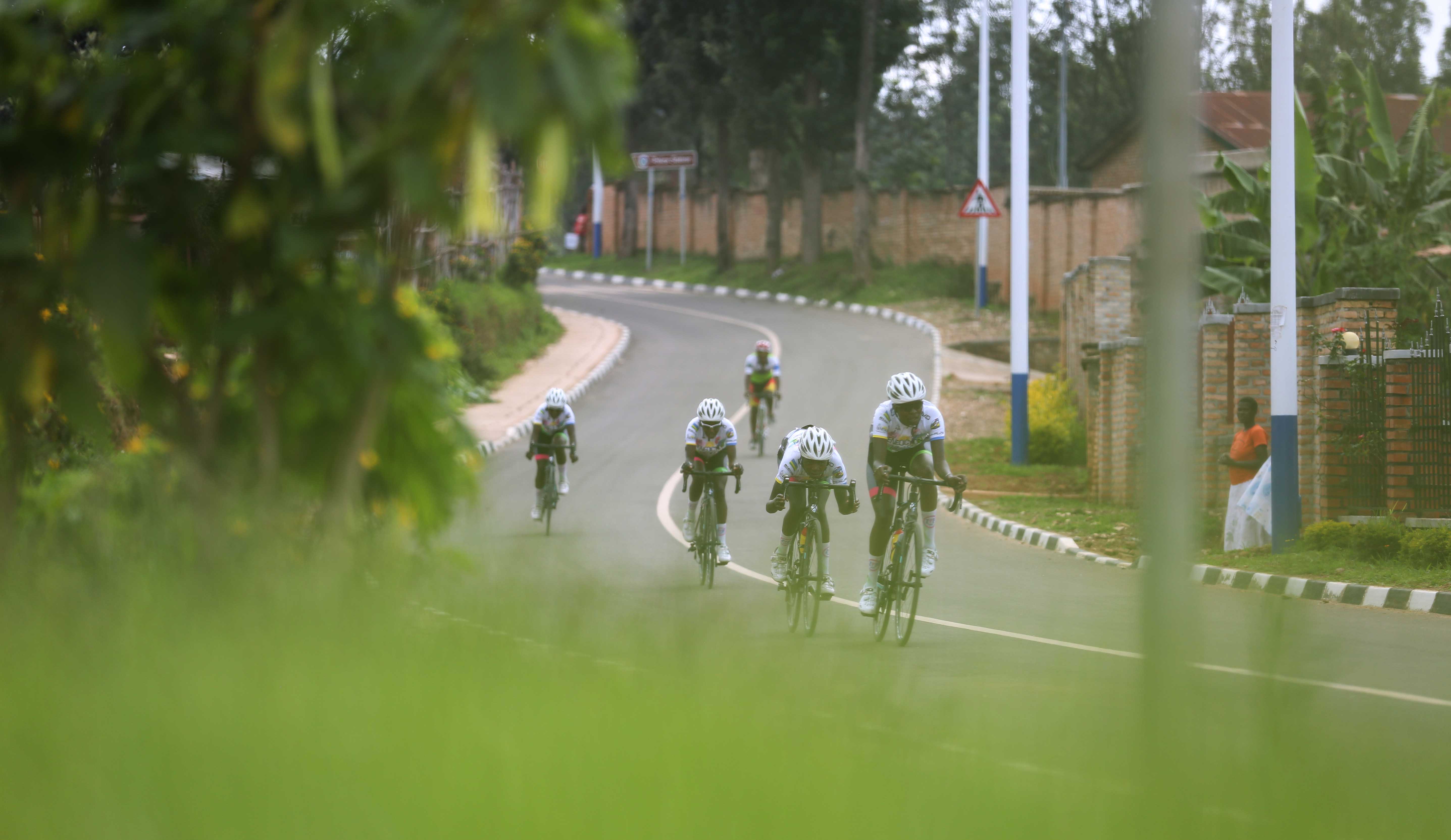 Diane Ingabire was crowned as the winner of the 5th Rwanda Cycling Cup last Saturday. Sam Ngendahimana