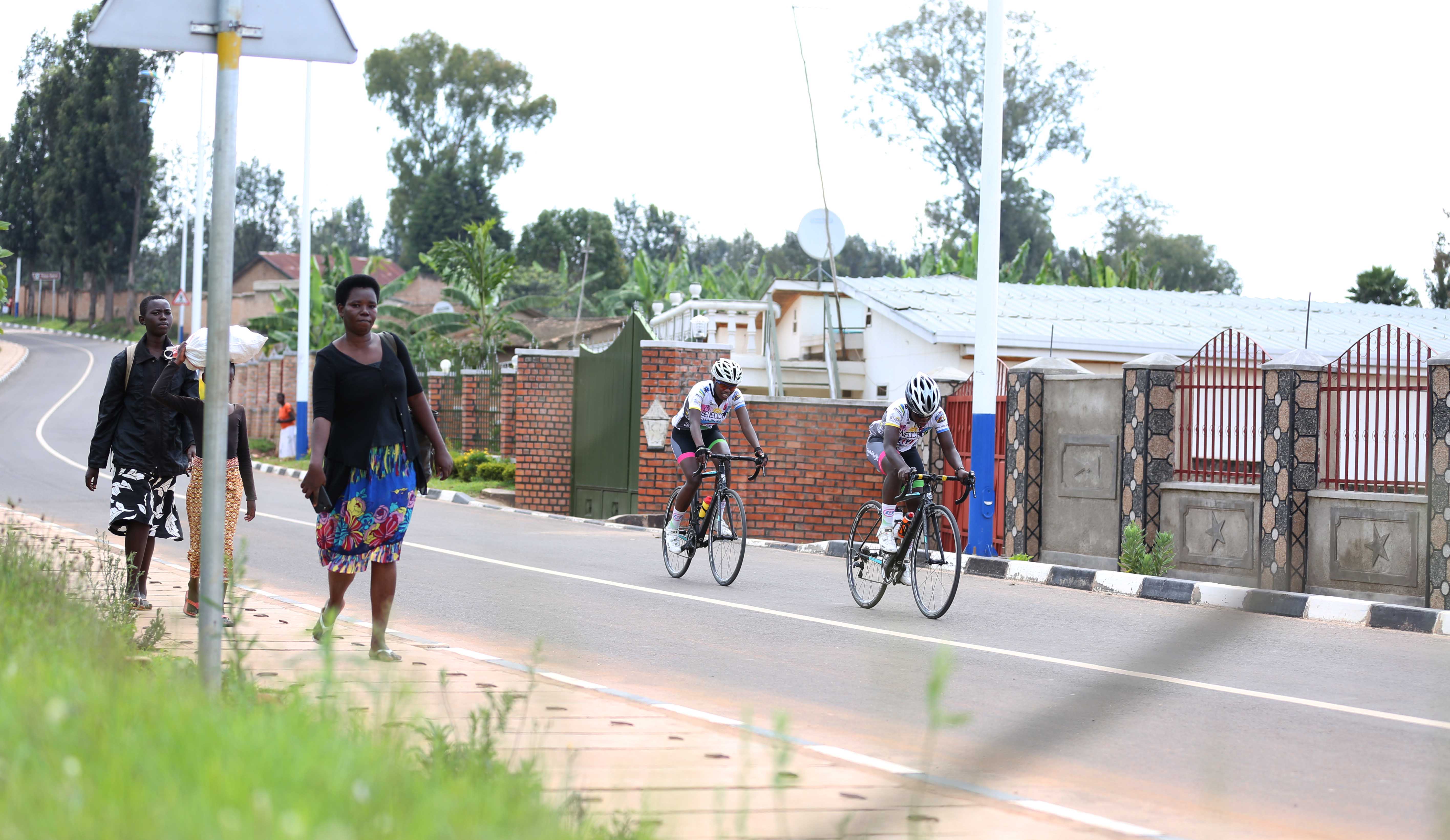 Diane Ingabire was crowned as the winner of the 5th Rwanda Cycling Cup last Saturday. Sam Ngendahimana