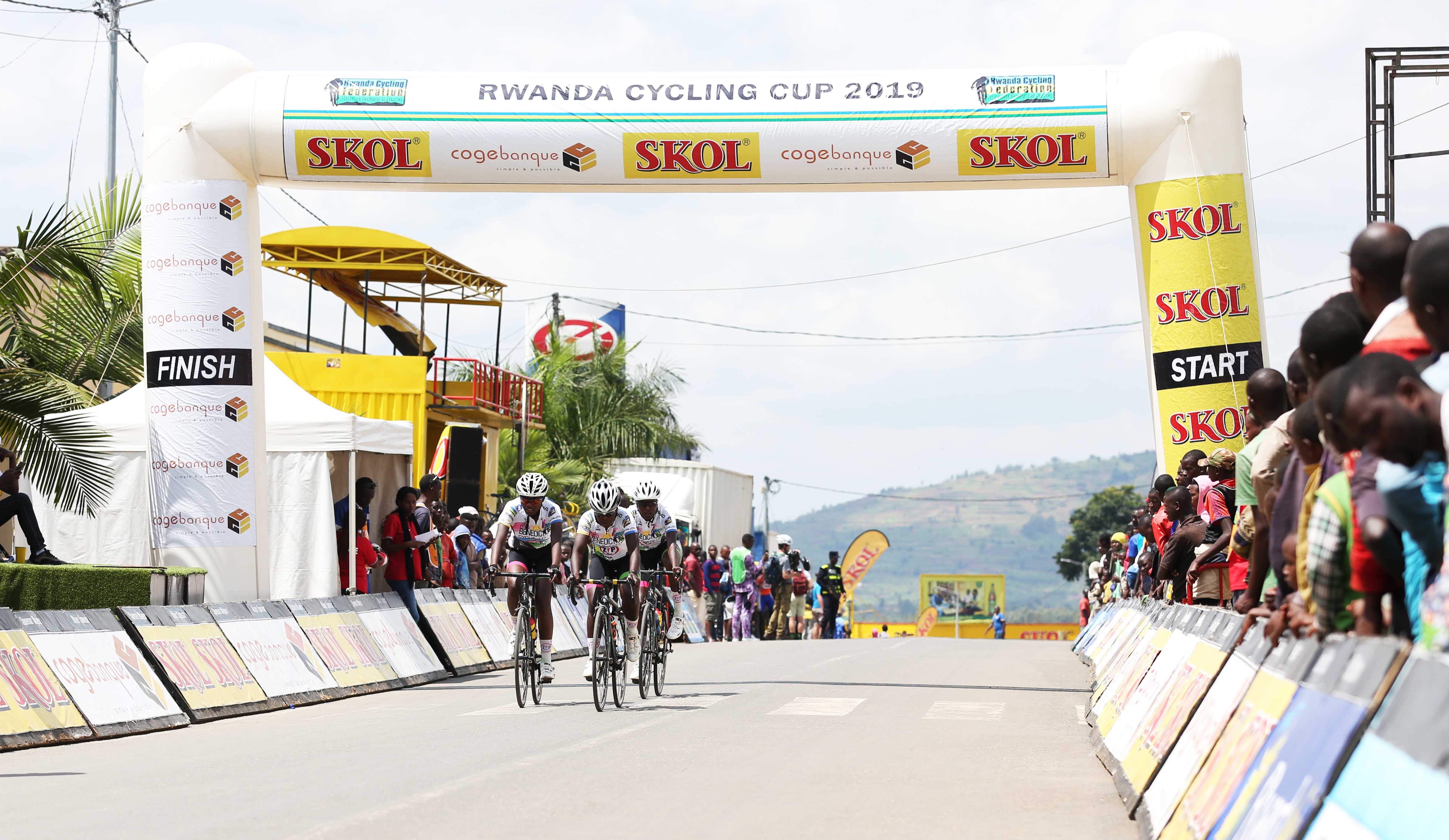 Diane Ingabire was crowned as the winner of the 5th Rwanda Cycling Cup last Saturday. Sam Ngendahimana