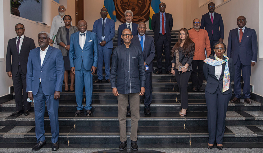 President Paul Kagame on Tuesday, December 8, met with the African Union Reform Advisory Team in Kigali. The meeting was also attended by the AU Commission Chairperson Mousa Faki Mahamat (left, first row). The team, comprised of experts from different African countries, was constituted by President Kagame in 2016 to help him deliver on his assignment to lead the AU reform effort. / Photo: Village Urugwiro.