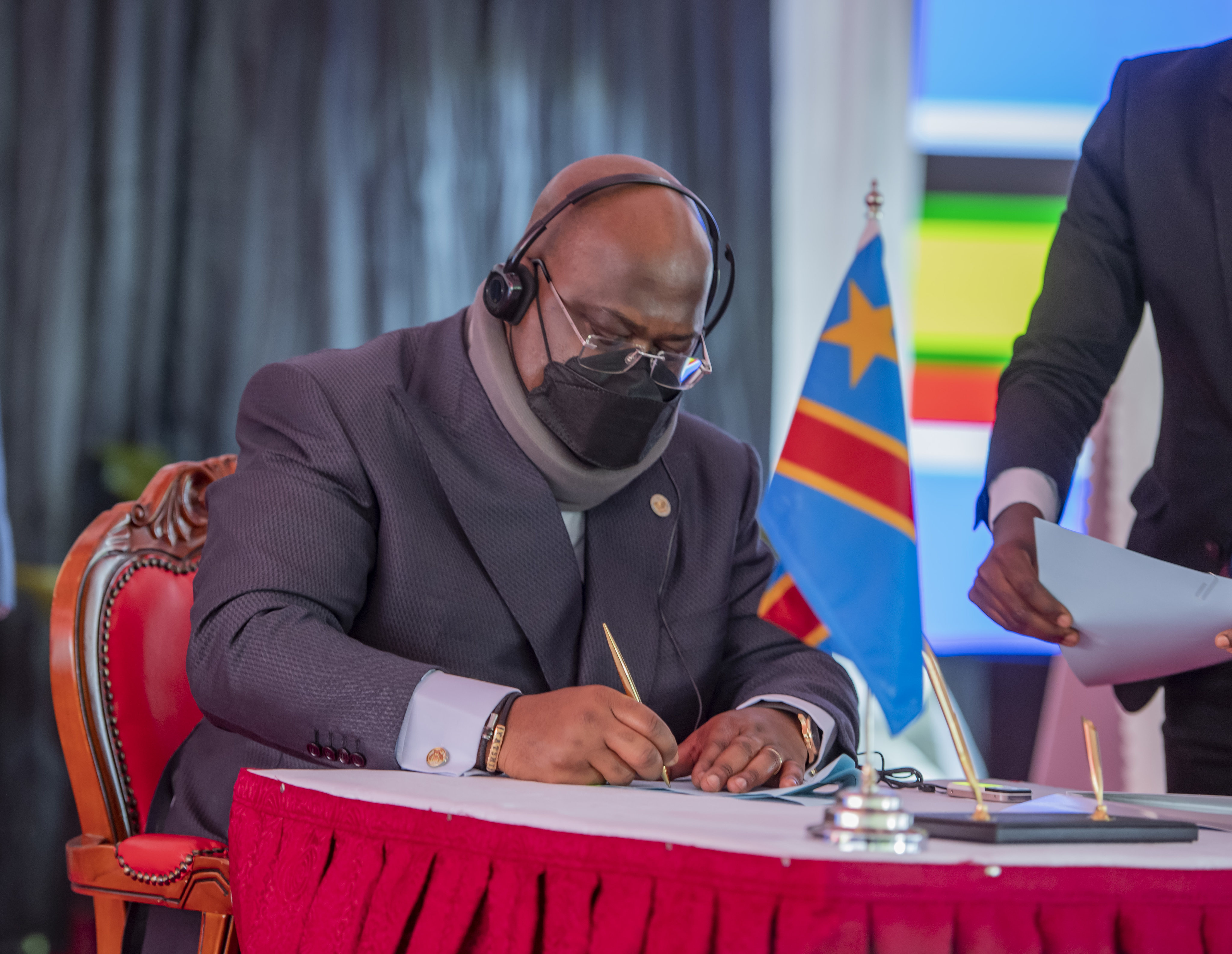 DR Congo President Felix Tshisekedi signs the Treaty of accession by his country to the East African Community in Nairobi on April 8, 2022. File